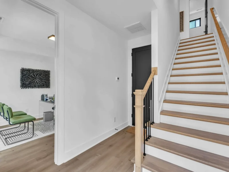 03-512 Gordon St 402-52