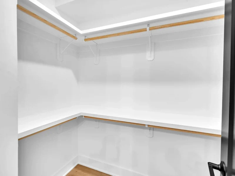 18-512 Gordon St 402-23