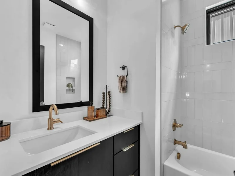 28-512 Gordon St 402-19