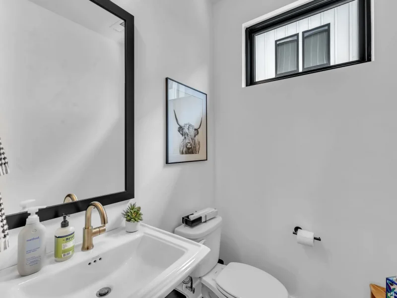 31-512 Gordon St 402-45